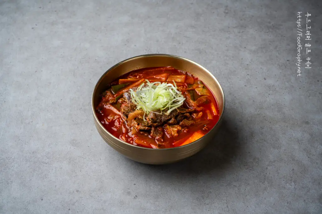 음식사진작가 푸드그래퍼 울프케이가 촬영한 얼큰 국밥 메뉴사진 결과물